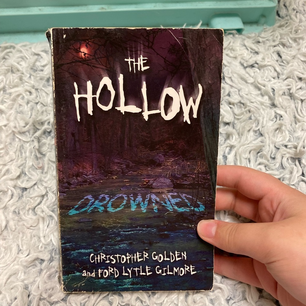 Razor The Hollow Drowned Book - Purple and Blue